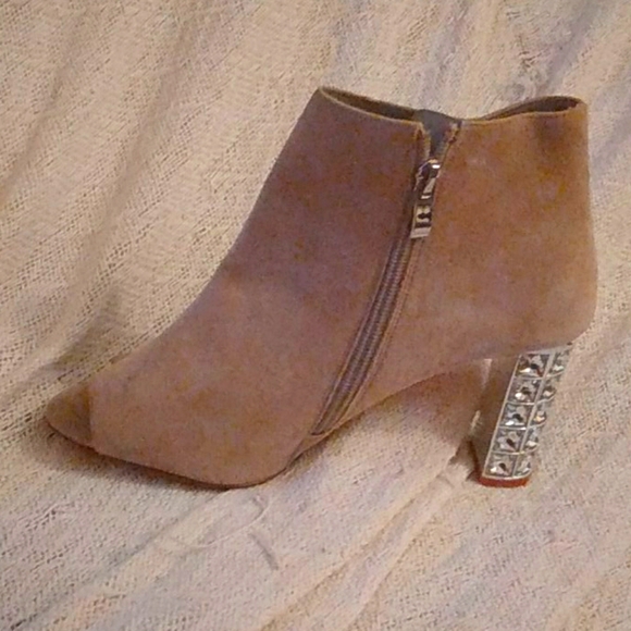 Shoes - Picture 3 of 5